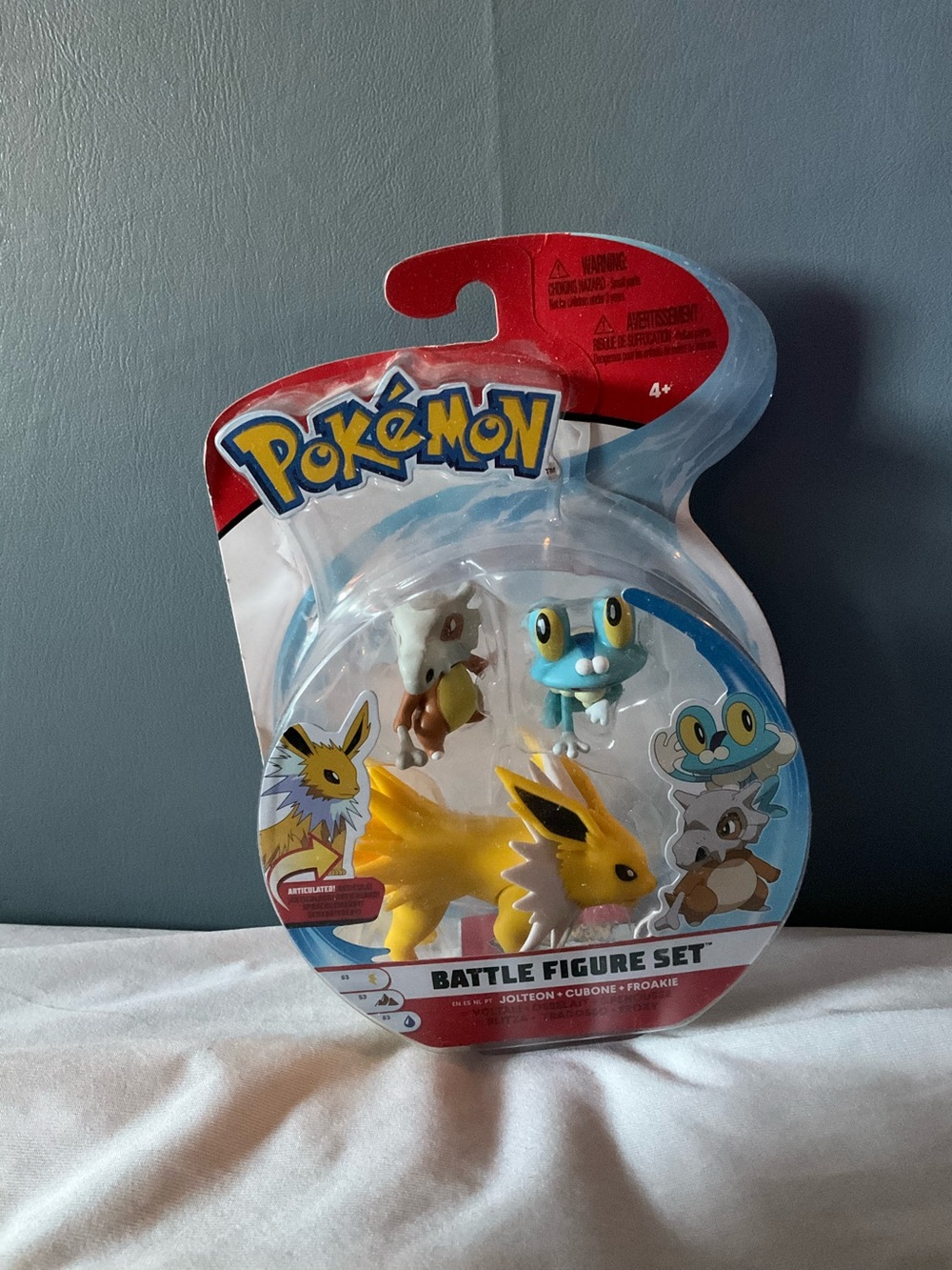 Pokémon Three Battle Figure Set - Jolteon Cubone Froakie - Yellow Blue Brown - Picture 1 of 8